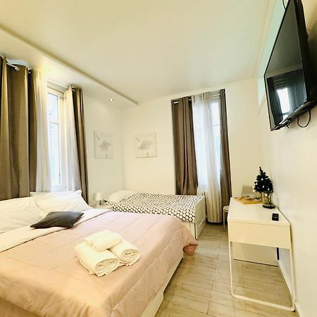 Modern Room With Private Bathroom トレント エクステリア 写真