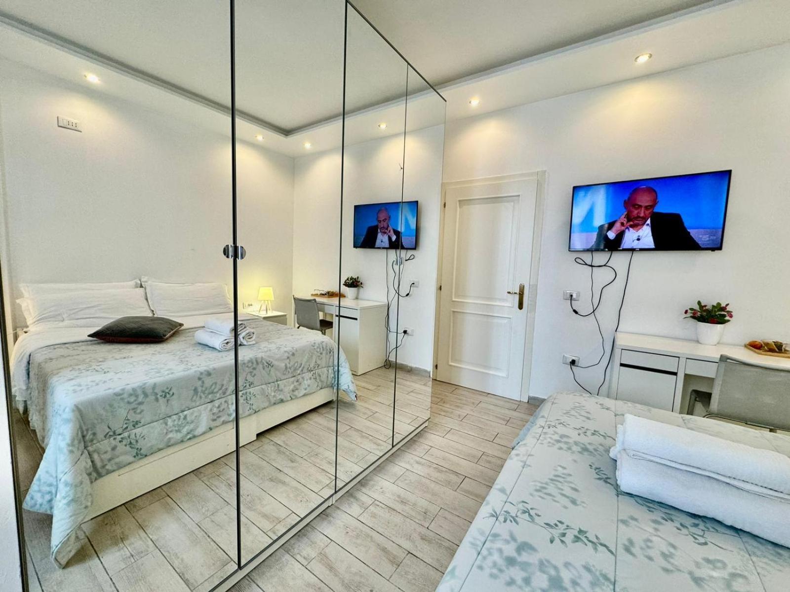 Modern Room With Private Bathroom トレント エクステリア 写真