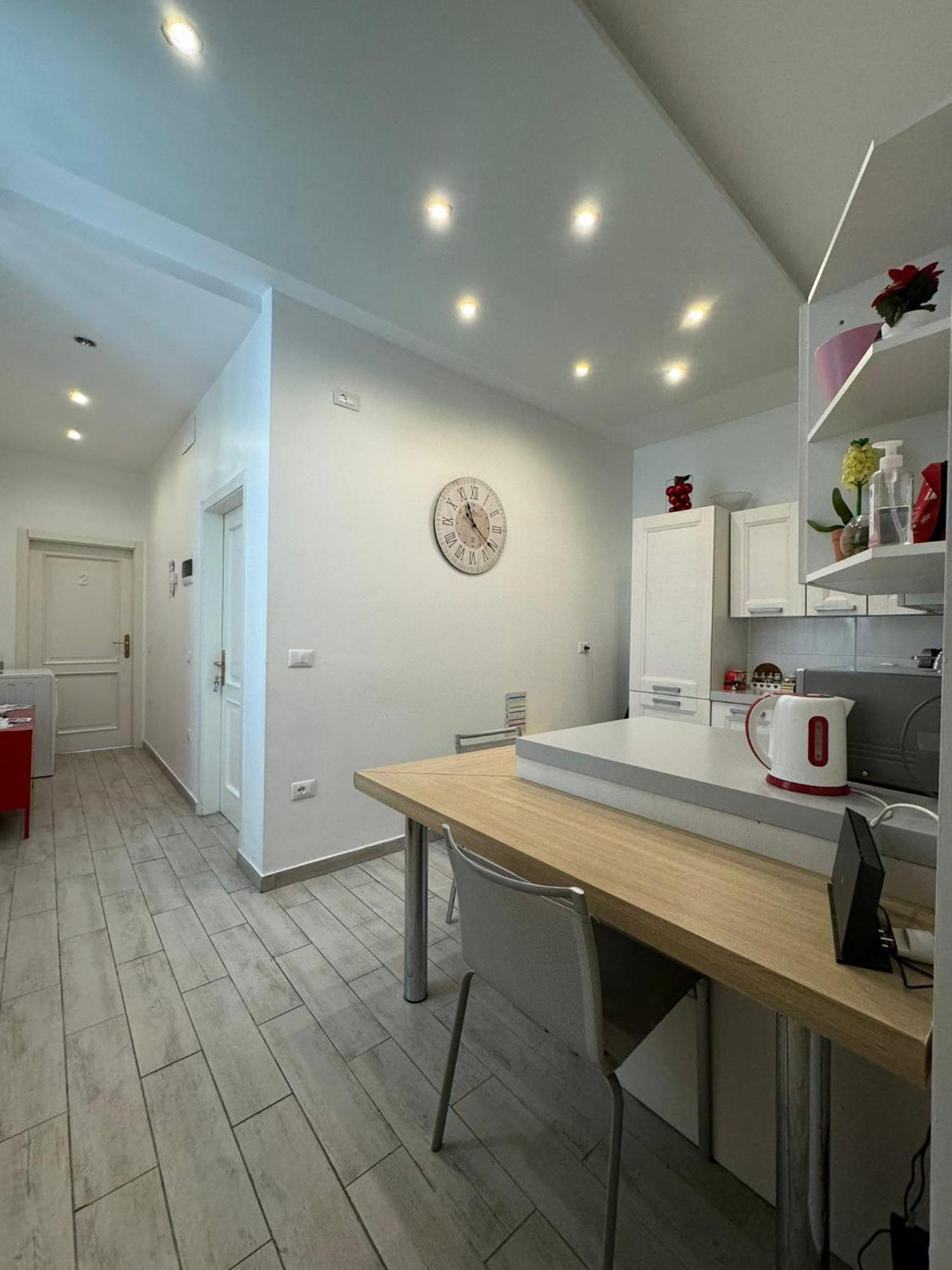 Modern Room With Private Bathroom トレント エクステリア 写真