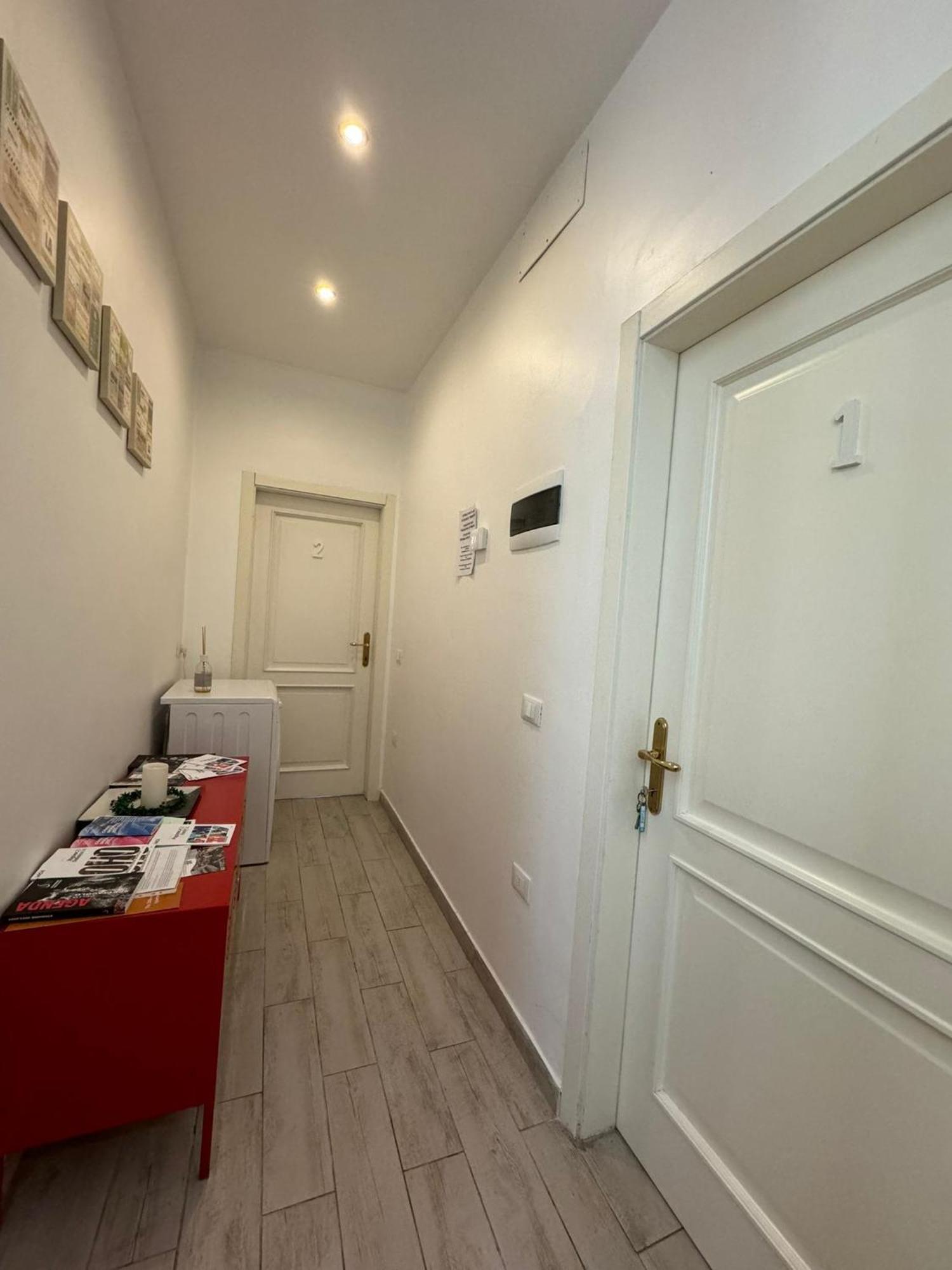 Modern Room With Private Bathroom トレント エクステリア 写真