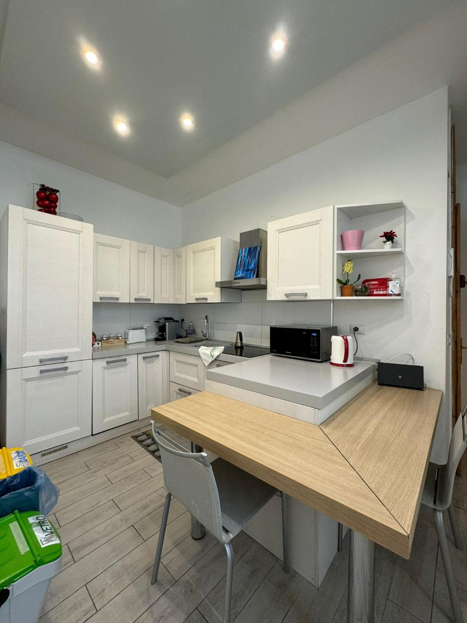 Modern Room With Private Bathroom トレント エクステリア 写真