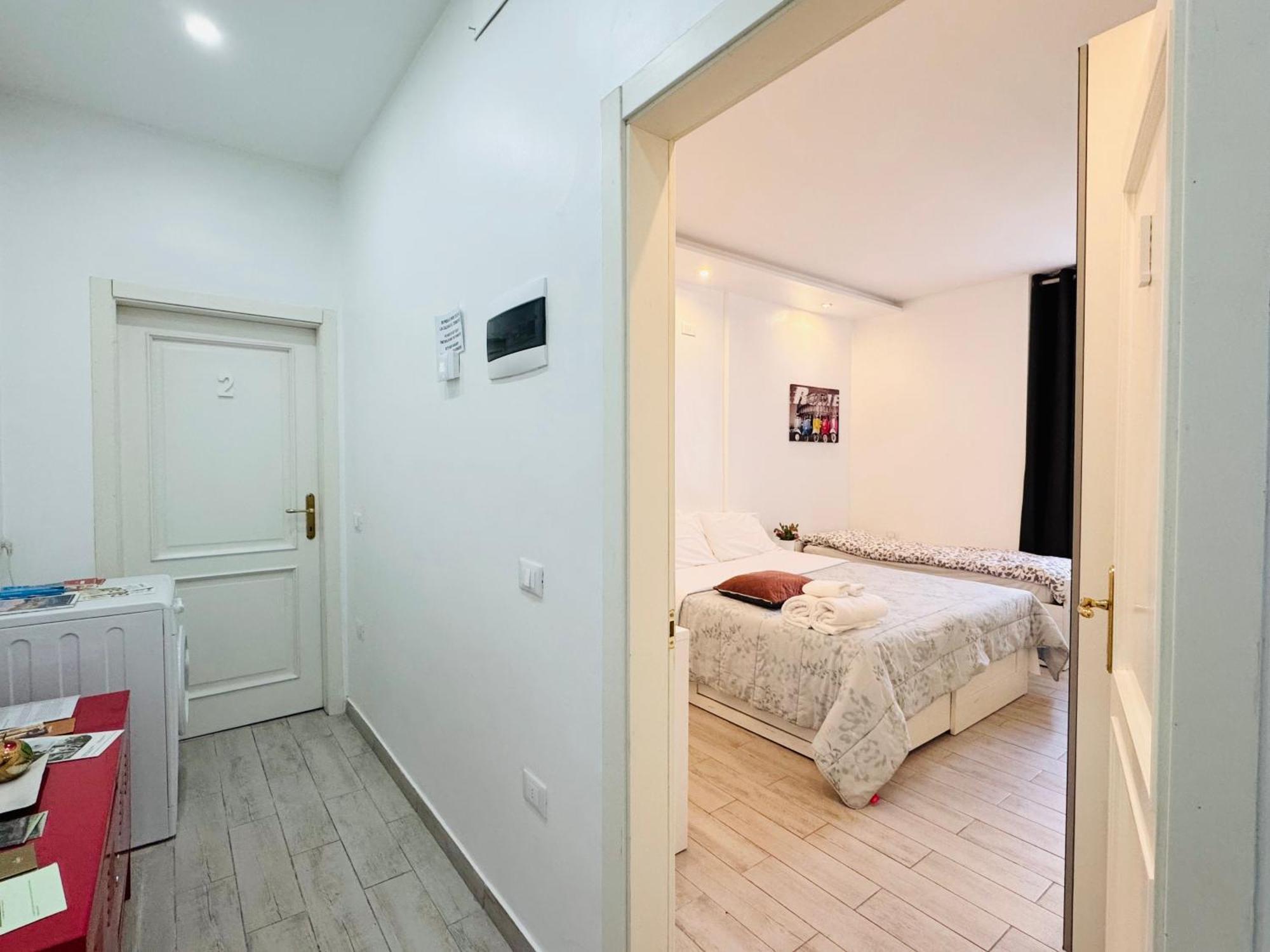 Modern Room With Private Bathroom トレント エクステリア 写真